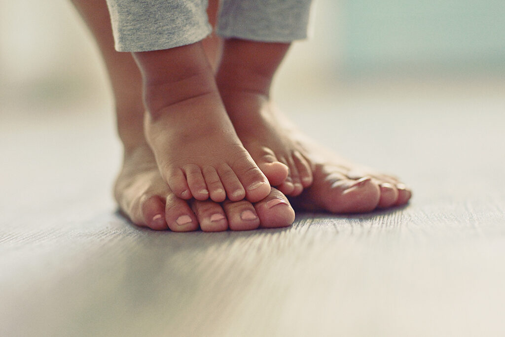 Aleris Hamlet Fertility Kid Mom Feet 1026x686px